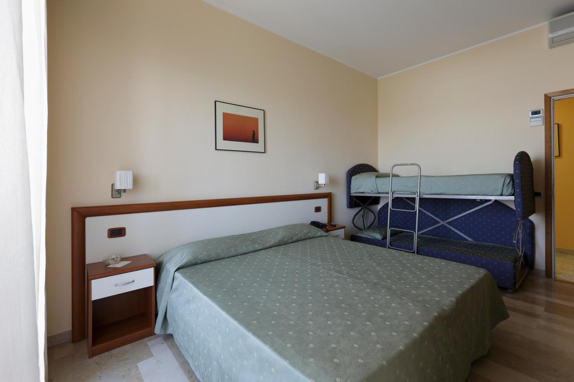 Hotel Continental Fano Room photo